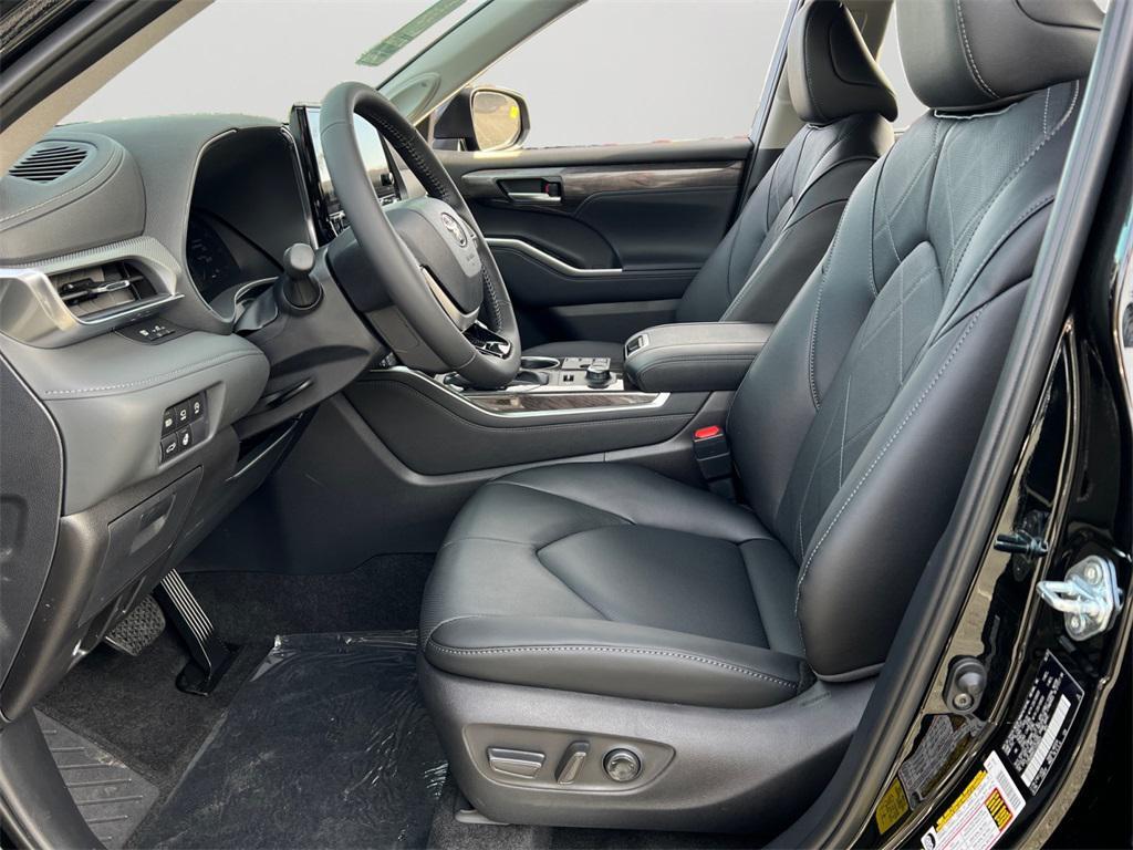 new 2026 Toyota Highlander car, priced at $55,138