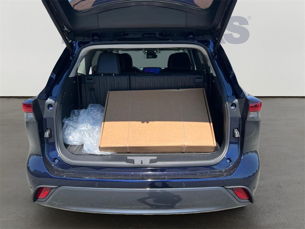 new 2025 Toyota Highlander car, priced at $52,843