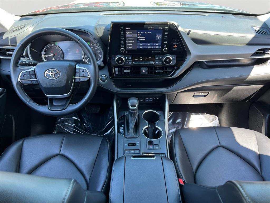 used 2022 Toyota Highlander car, priced at $37,890