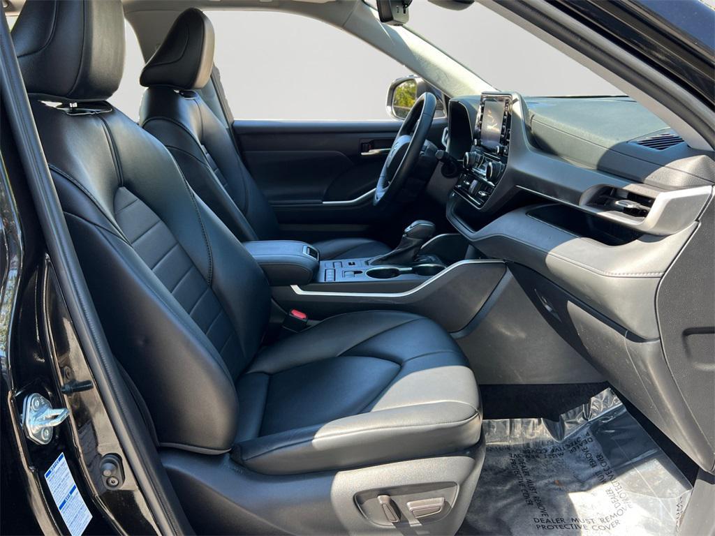 used 2022 Toyota Highlander car, priced at $37,890