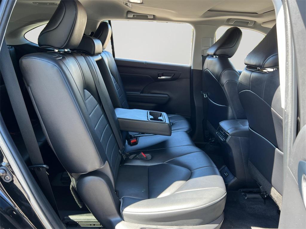 used 2022 Toyota Highlander car, priced at $37,890