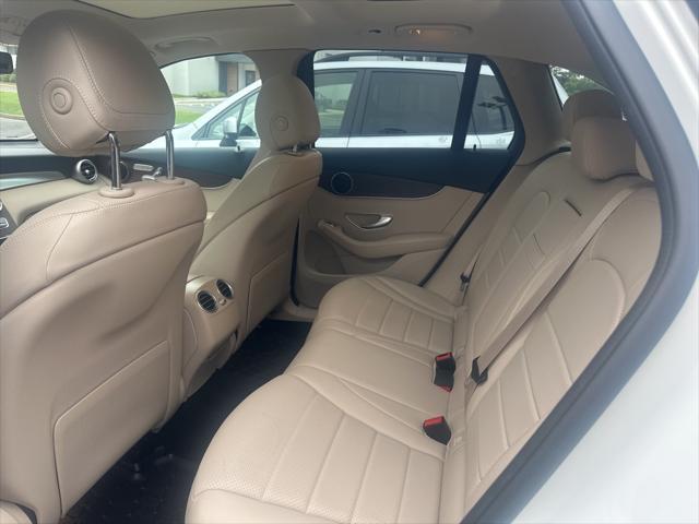 used 2022 Mercedes-Benz GLC 300 car