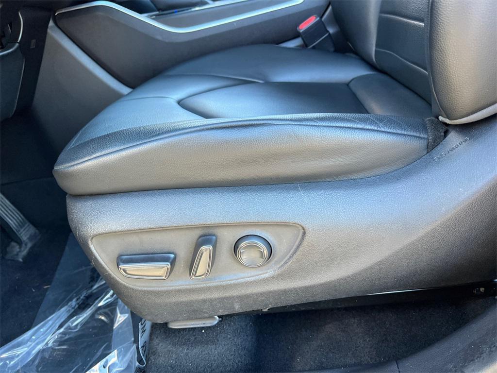 used 2020 Toyota Highlander car, priced at $30,999