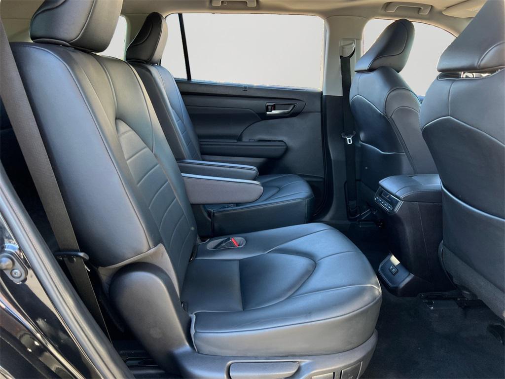 used 2020 Toyota Highlander car, priced at $30,999