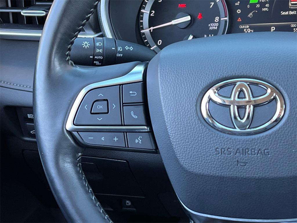 used 2020 Toyota Highlander car, priced at $30,999