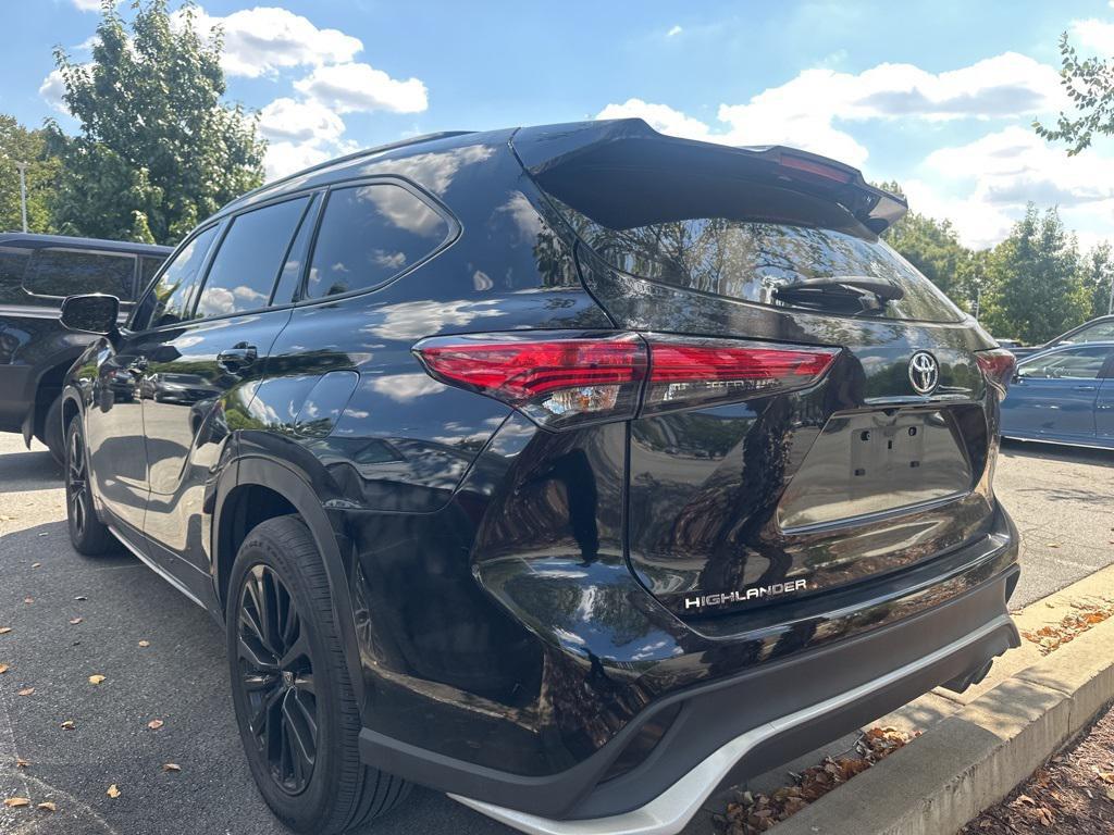 used 2023 Toyota Highlander car, priced at $39,889