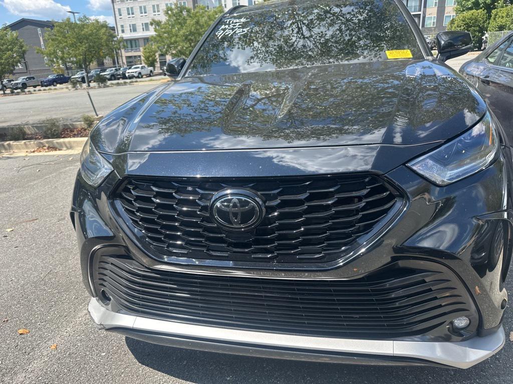 used 2023 Toyota Highlander car, priced at $39,889