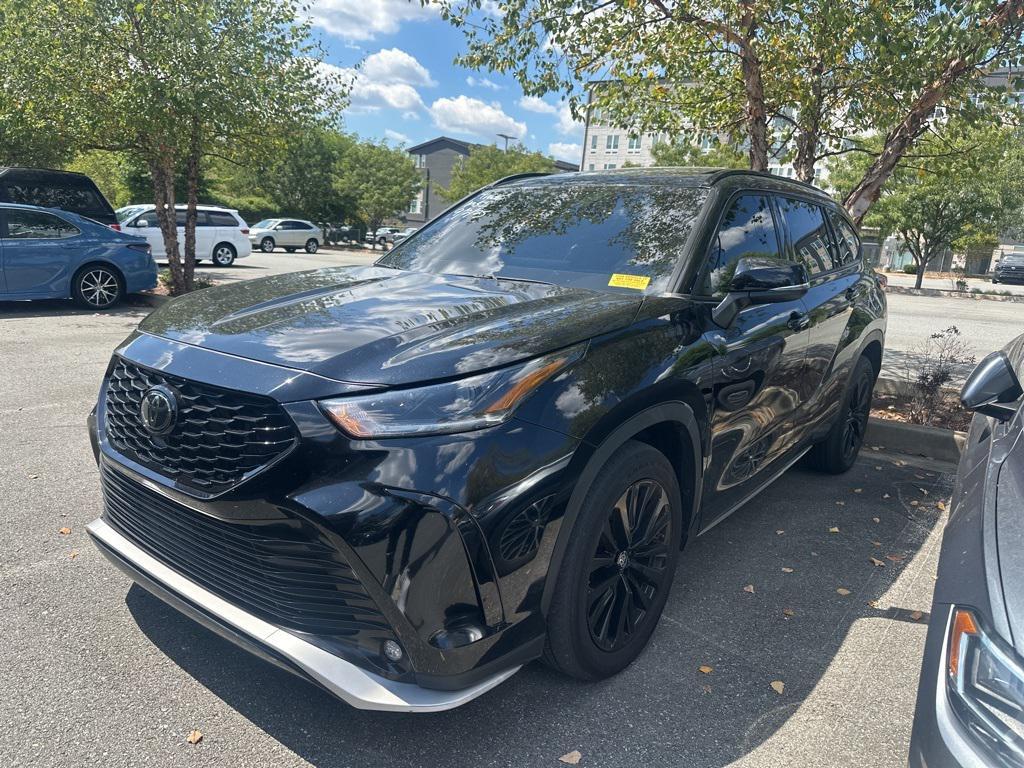 used 2023 Toyota Highlander car, priced at $39,889