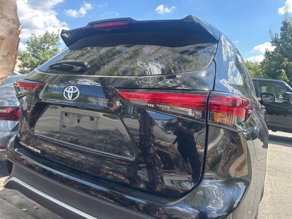 used 2023 Toyota Highlander car, priced at $39,889