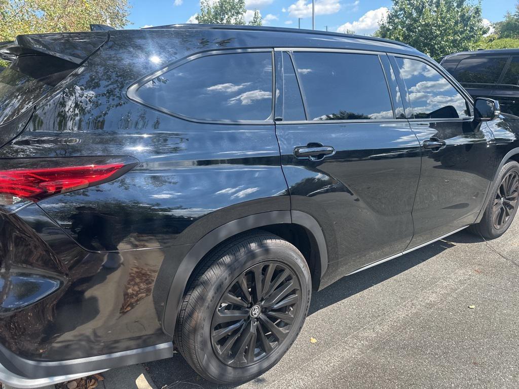 used 2023 Toyota Highlander car, priced at $39,889