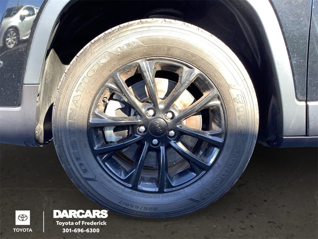 used 2023 Jeep Cherokee car, priced at $23,299