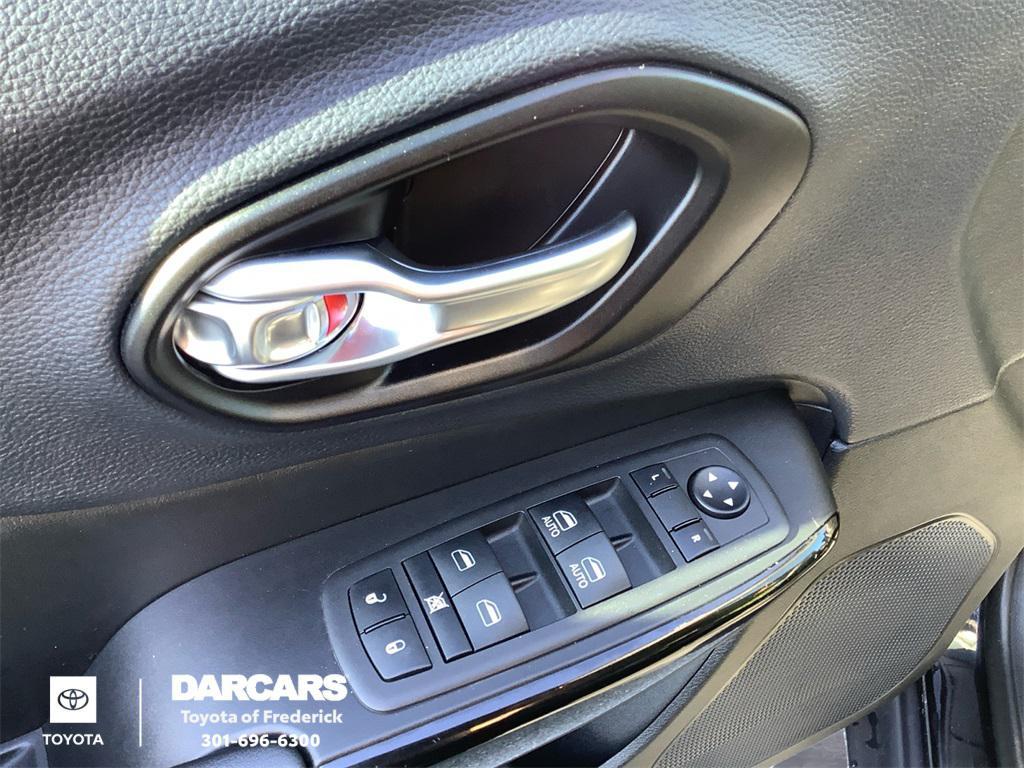 used 2023 Jeep Cherokee car, priced at $23,299