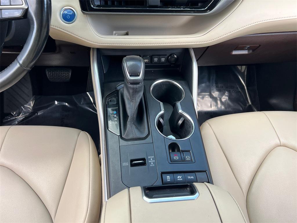 used 2021 Toyota Highlander Hybrid car, priced at $33,499