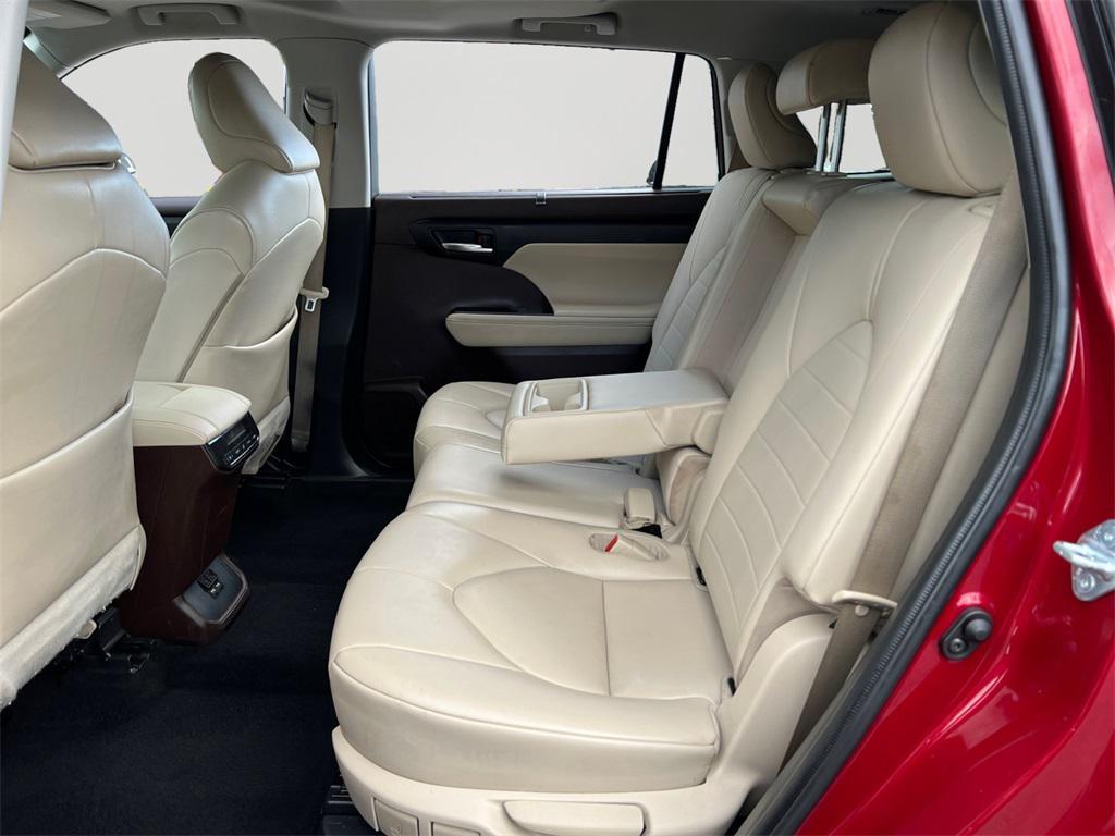 used 2021 Toyota Highlander Hybrid car, priced at $33,499