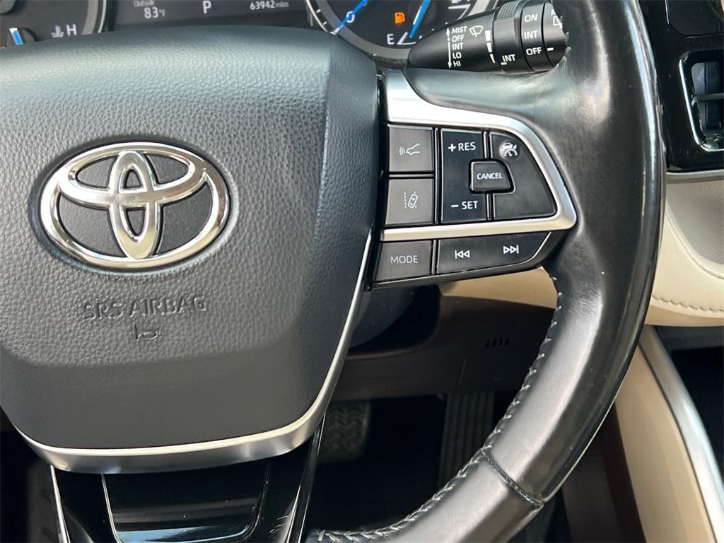used 2021 Toyota Highlander Hybrid car, priced at $33,499