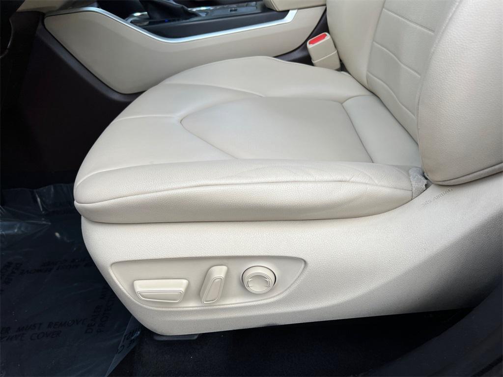 used 2021 Toyota Highlander Hybrid car, priced at $33,499