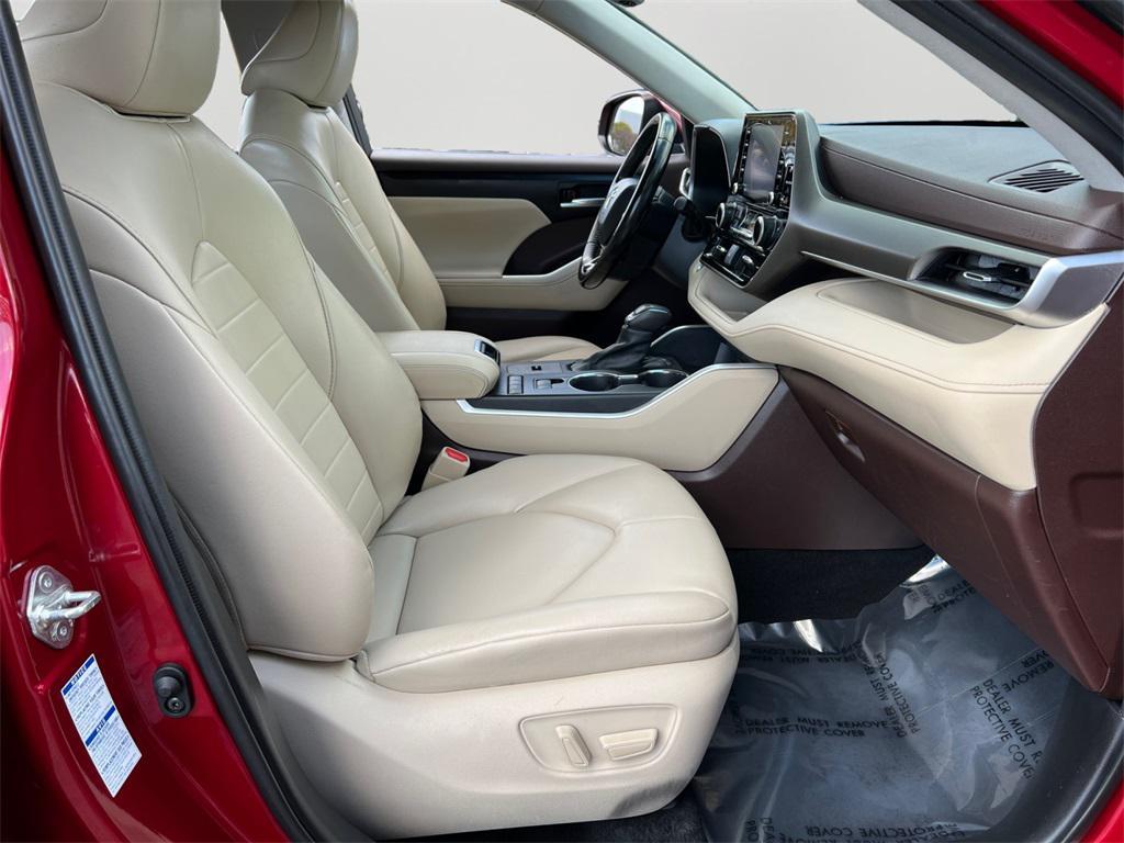 used 2021 Toyota Highlander Hybrid car, priced at $33,499