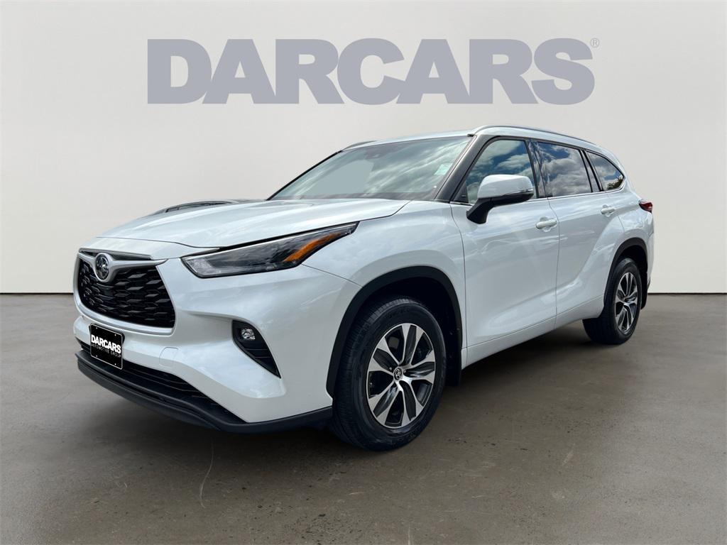 used 2022 Toyota Highlander car, priced at $36,890
