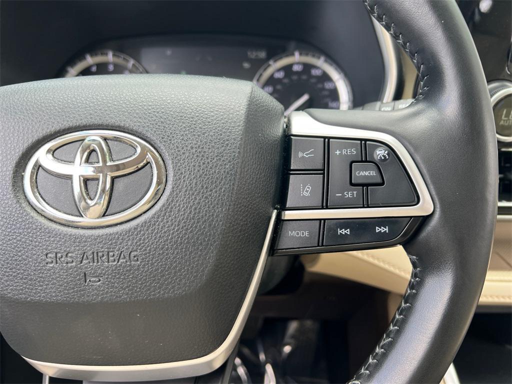 used 2022 Toyota Highlander car, priced at $36,890