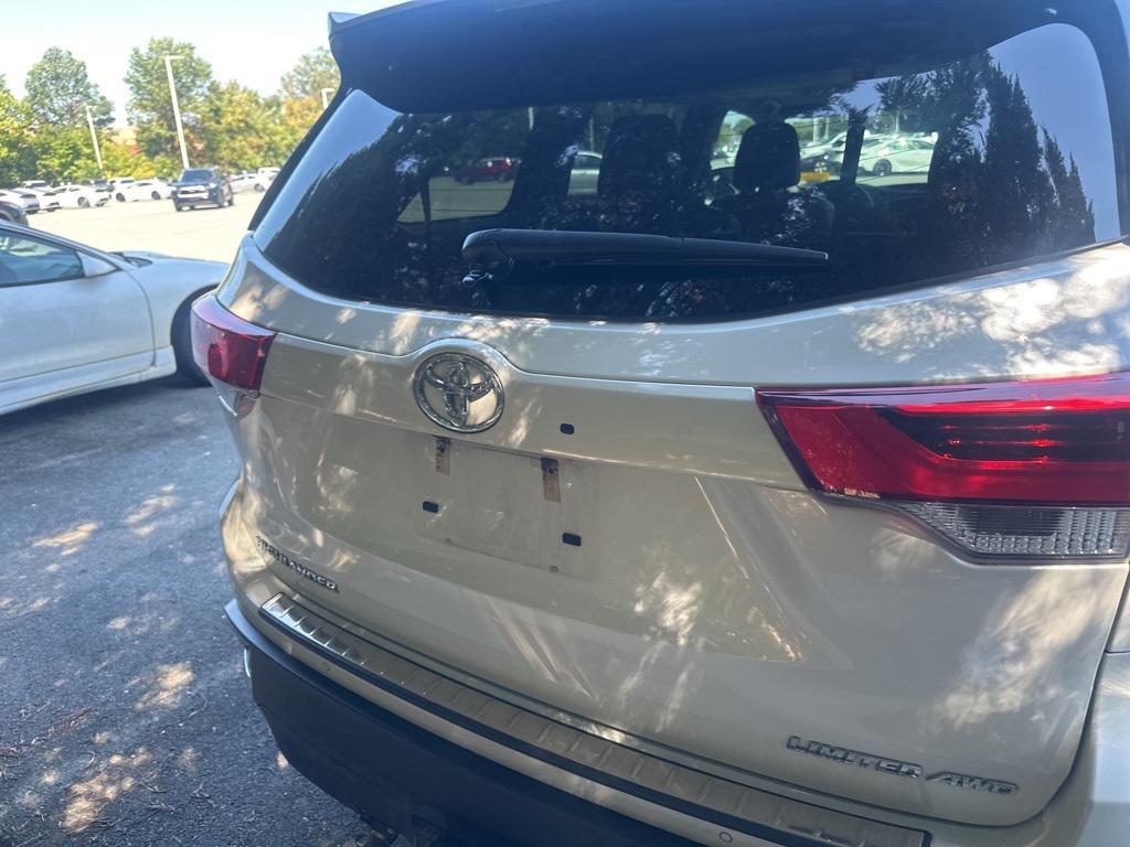 used 2018 Toyota Highlander car, priced at $25,490