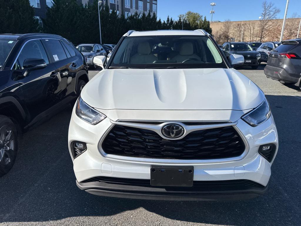used 2022 Toyota Highlander car, priced at $33,786