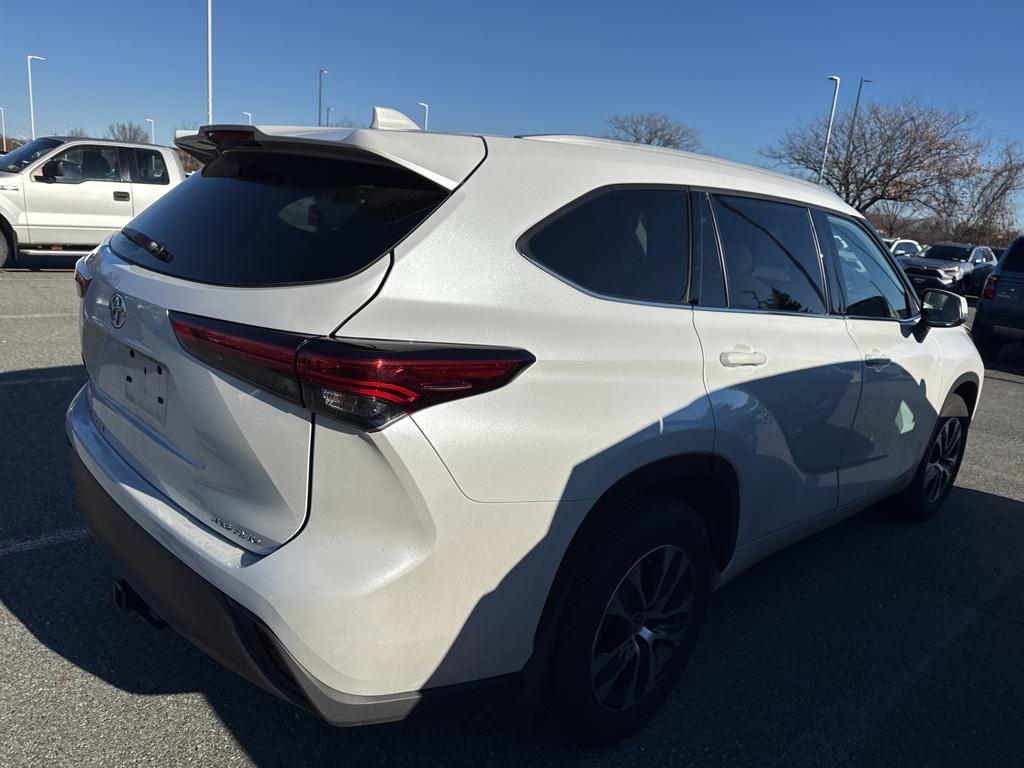 used 2022 Toyota Highlander car, priced at $33,786