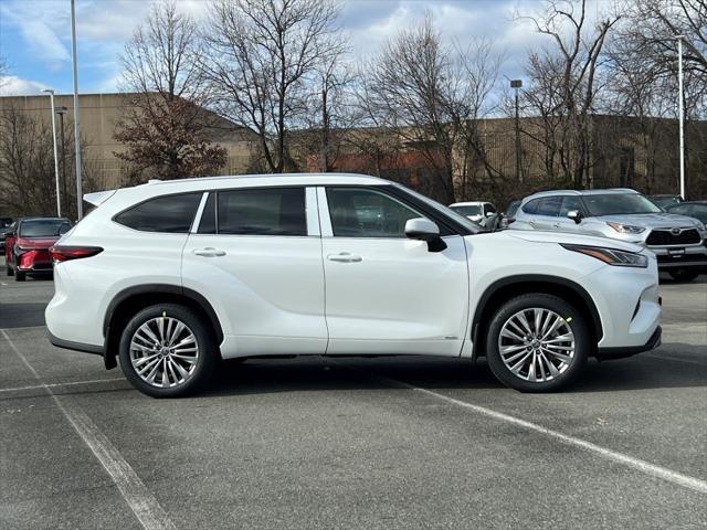 new 2025 Toyota Highlander Hybrid car, priced at $55,978