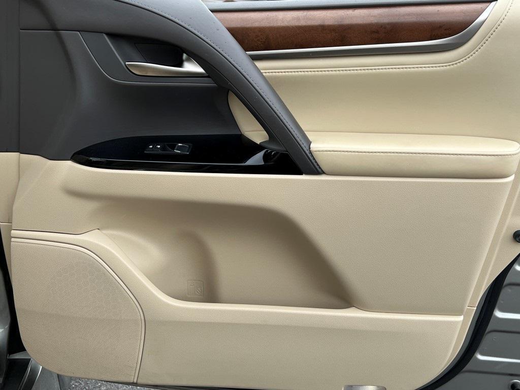 used 2019 Lexus LX 570 car, priced at $53,998