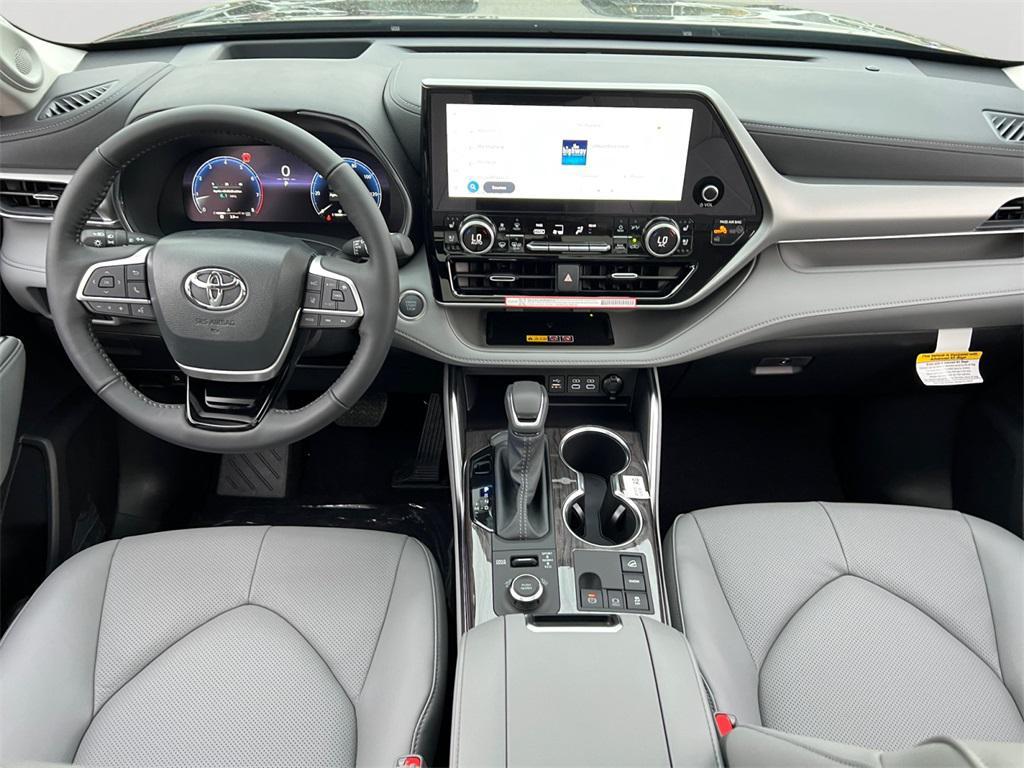 new 2025 Toyota Highlander car, priced at $55,957