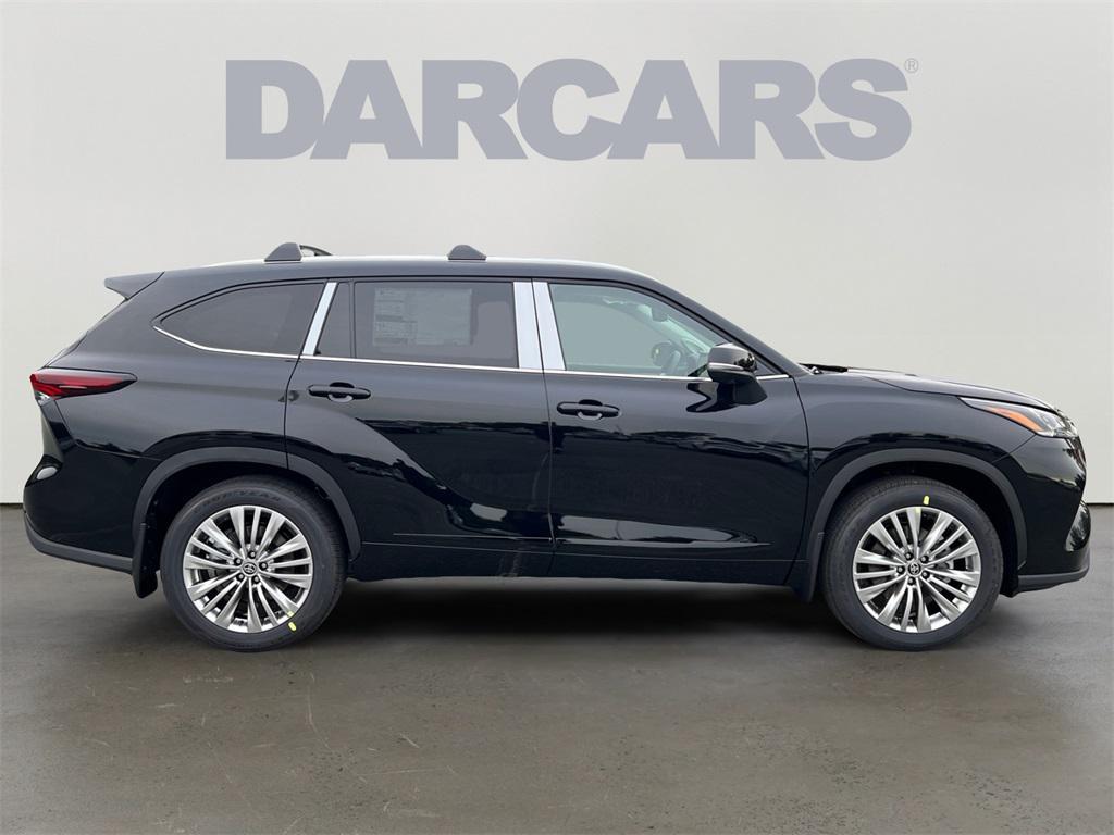 new 2025 Toyota Highlander car, priced at $55,957