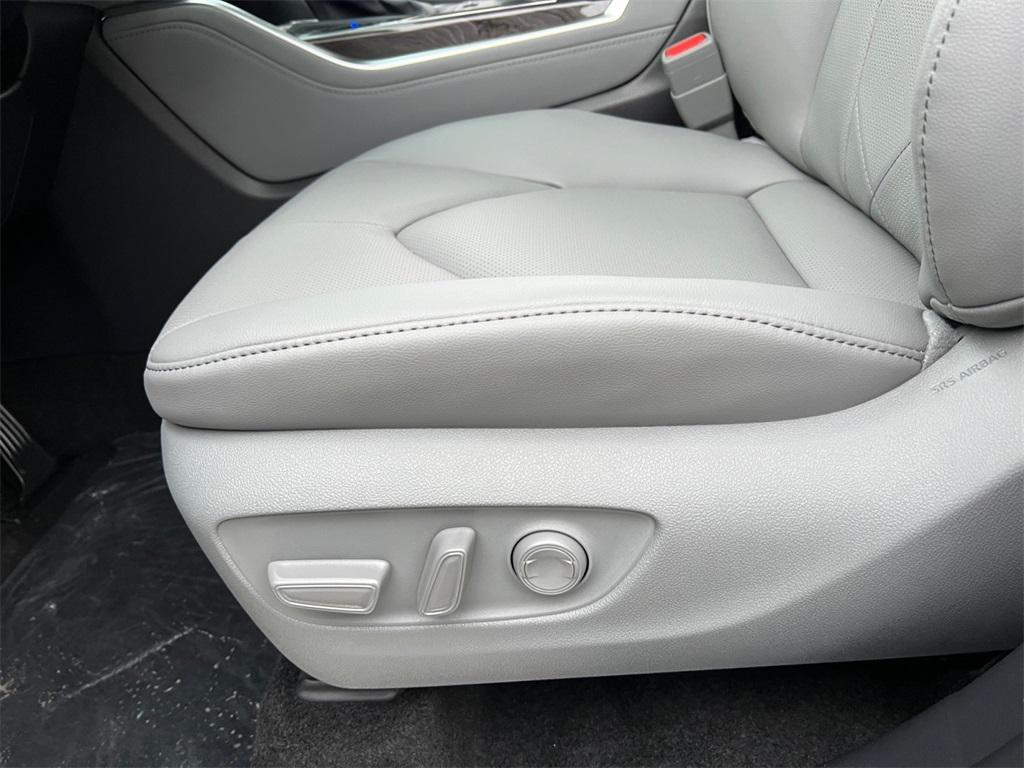 new 2025 Toyota Highlander car, priced at $55,957