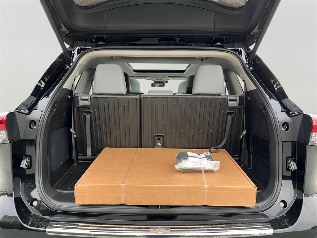 new 2025 Toyota Highlander car, priced at $55,957