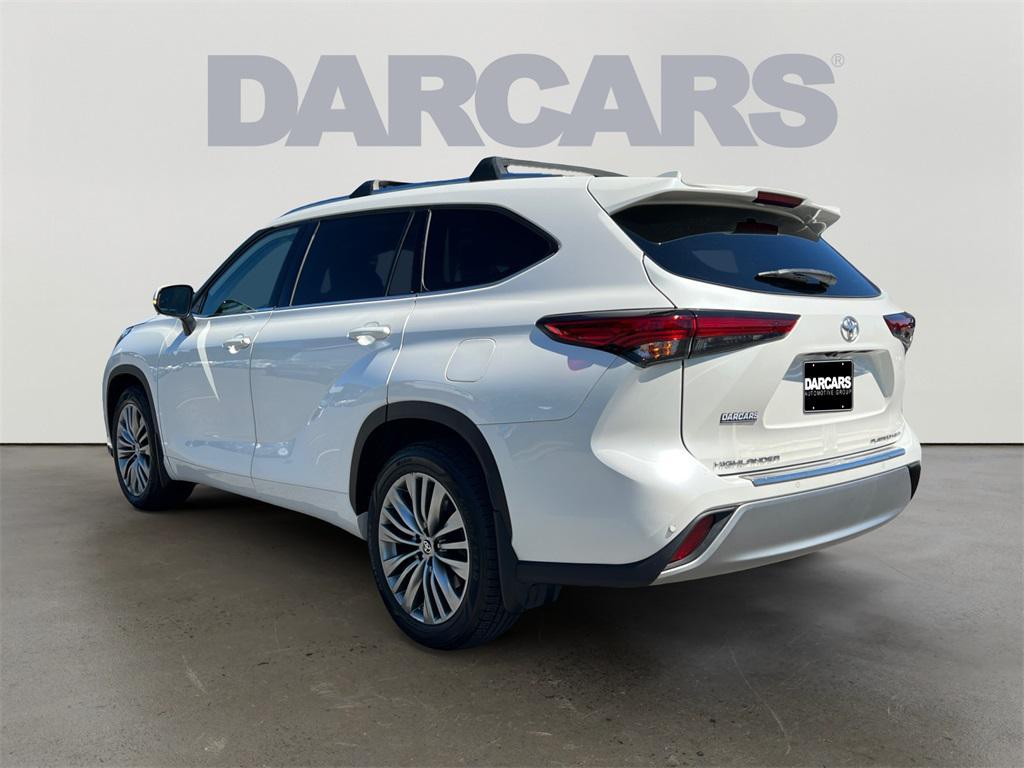 used 2020 Toyota Highlander car, priced at $30,999