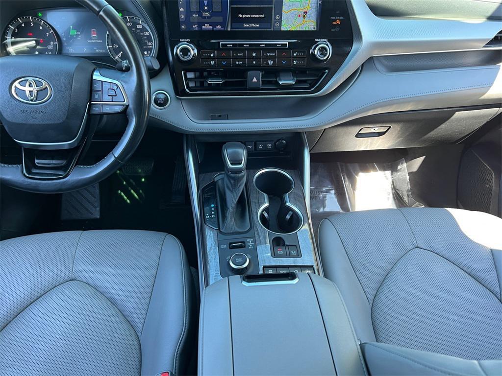 used 2020 Toyota Highlander car, priced at $30,999