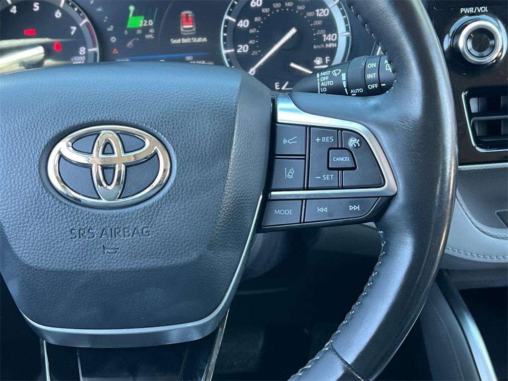 used 2020 Toyota Highlander car, priced at $30,999