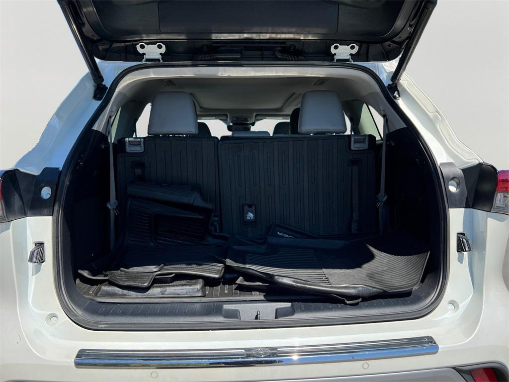 used 2020 Toyota Highlander car, priced at $30,999
