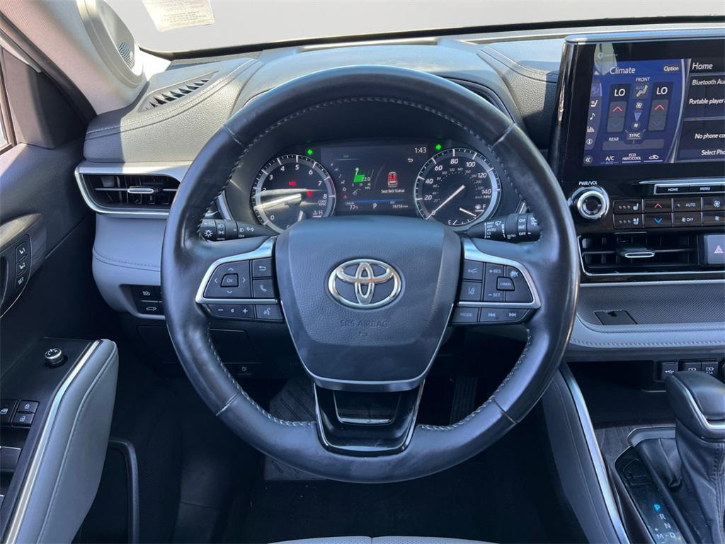 used 2020 Toyota Highlander car, priced at $30,999