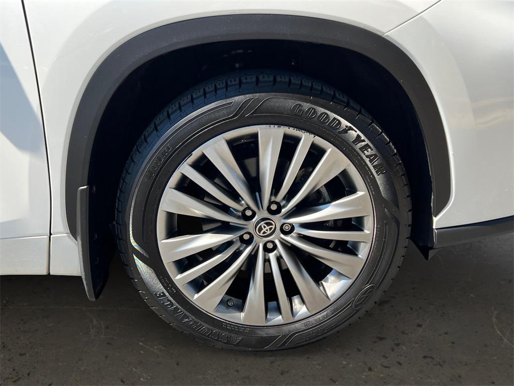 used 2020 Toyota Highlander car, priced at $30,999