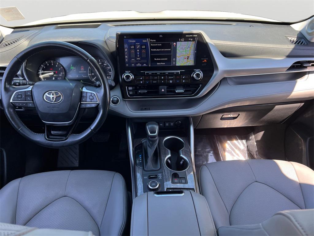 used 2020 Toyota Highlander car, priced at $30,999