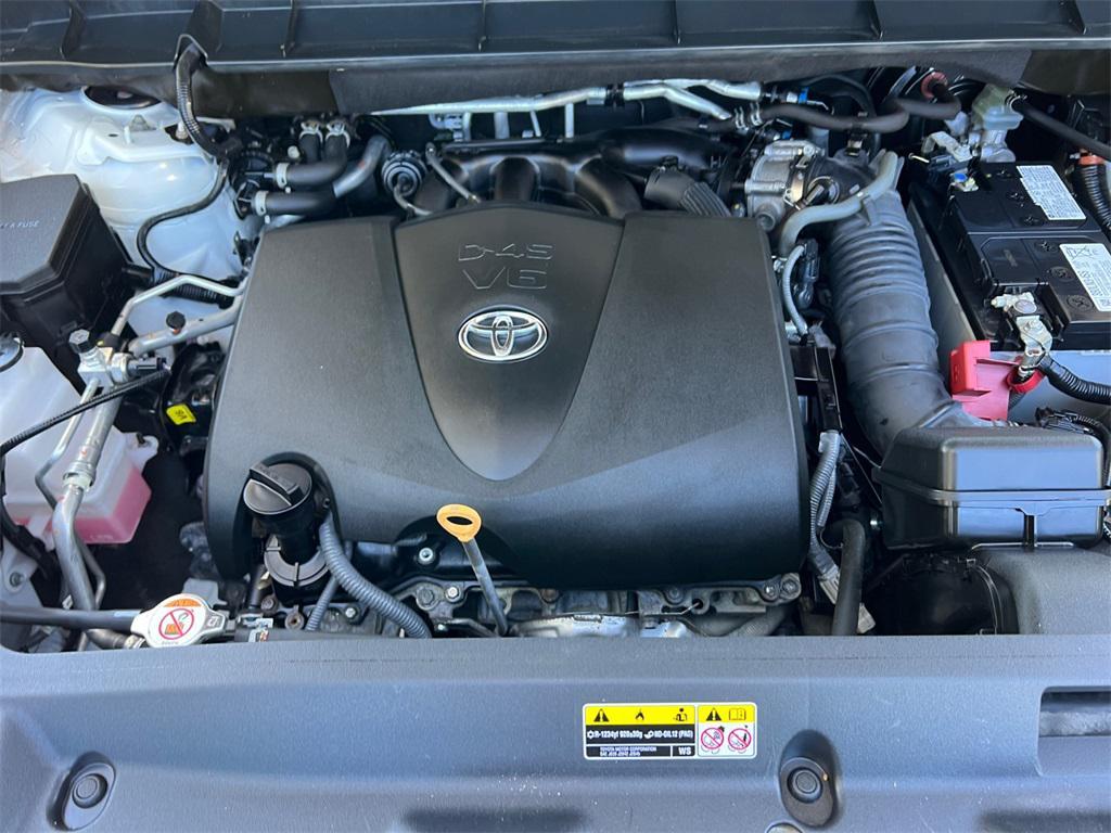 used 2020 Toyota Highlander car, priced at $30,999