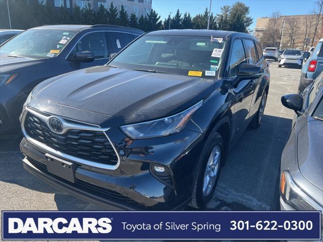 used 2022 Toyota Highlander car, priced at $32,000