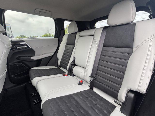 new 2025 Mitsubishi Outlander car, priced at $37,260