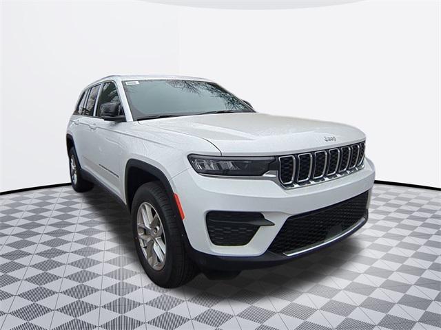 new 2025 Jeep Grand Cherokee car, priced at $38,347