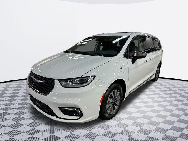 used 2023 Chrysler Pacifica Hybrid car, priced at $29,580
