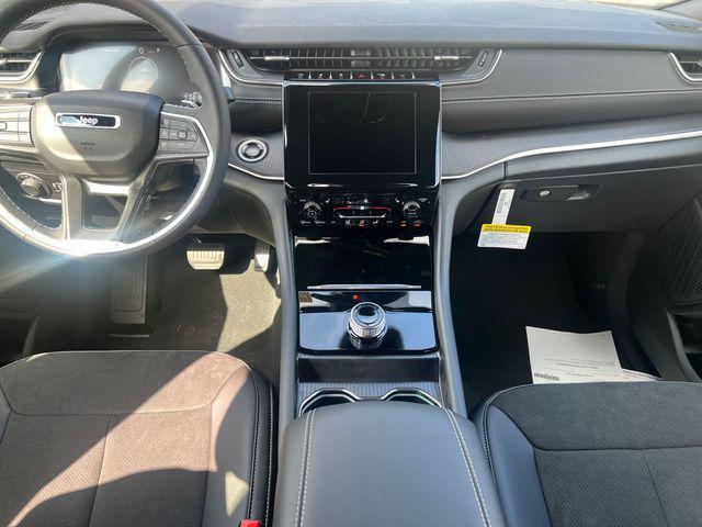 new 2025 Jeep Grand Cherokee car, priced at $41,816