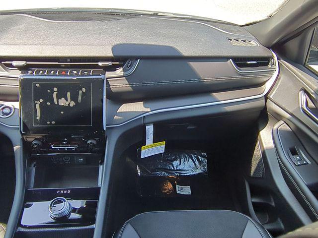 new 2025 Jeep Grand Cherokee car, priced at $37,997