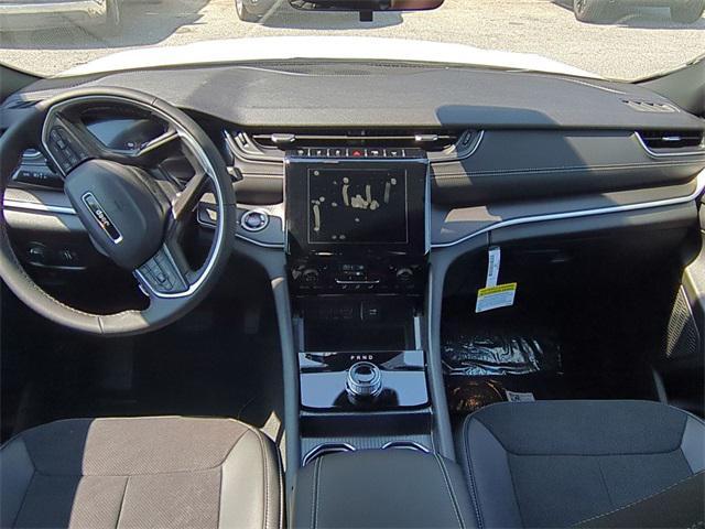 new 2025 Jeep Grand Cherokee car, priced at $40,247