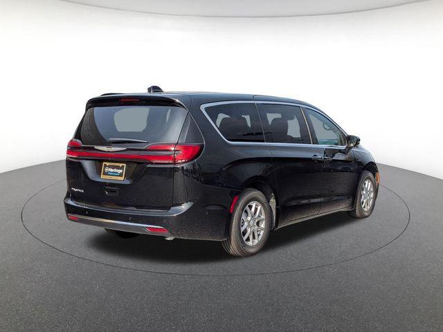 new 2025 Chrysler Pacifica car, priced at $34,427