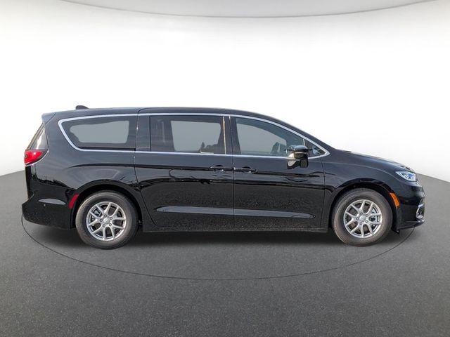 new 2025 Chrysler Pacifica car, priced at $34,427