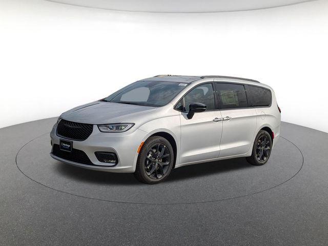 new 2026 Chrysler Pacifica car, priced at $41,627